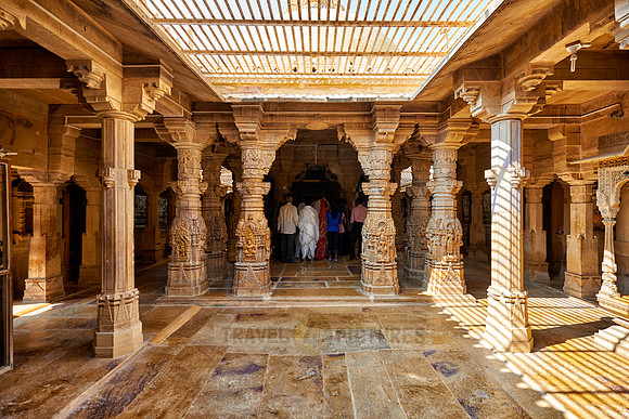 inside Chandraprabhu Jain Temple