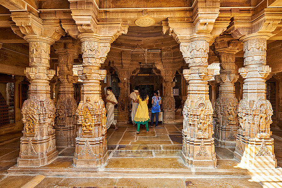 inside Chandraprabhu Jain Temple