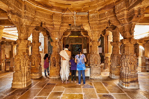 inside Chandraprabhu Jain Temple