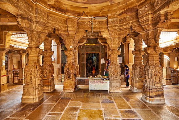 inside Chandraprabhu Jain Temple