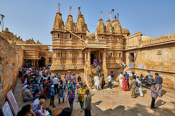outside Chandraprabhu Jain Temple
