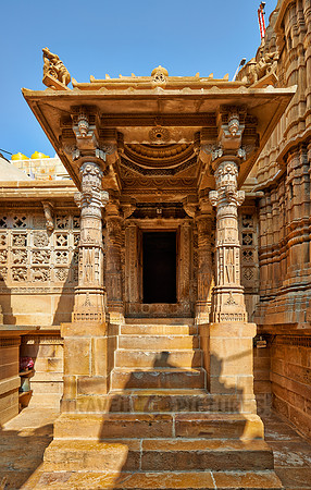 inside Chandraprabhu Jain Temple