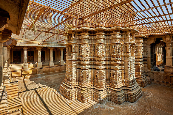 inside Chandraprabhu Jain Temple
