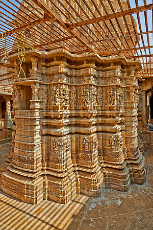 inside Chandraprabhu Jain Temple