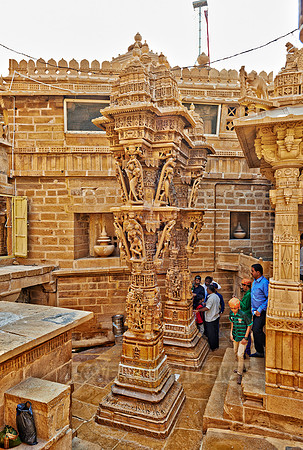 inside Chandraprabhu Jain Temple