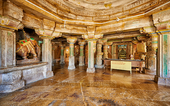 inside Chandraprabhu Jain Temple