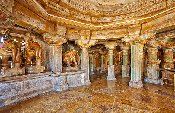 inside Chandraprabhu Jain Temple