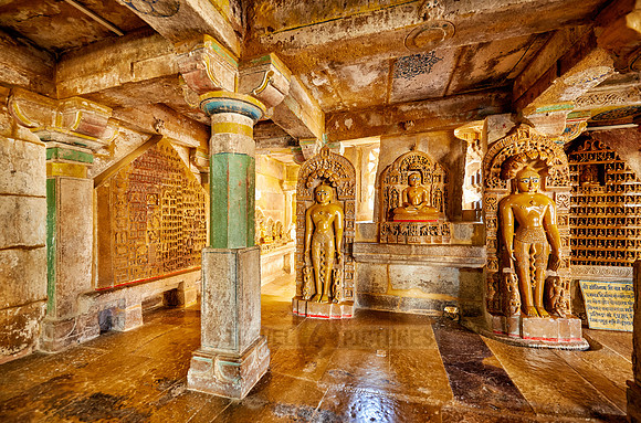 inside Chandraprabhu Jain Temple