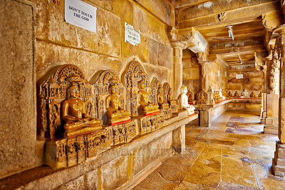 inside Chandraprabhu Jain Temple