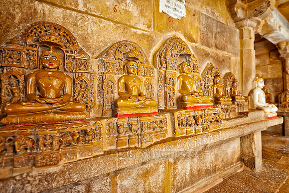 inside Chandraprabhu Jain Temple