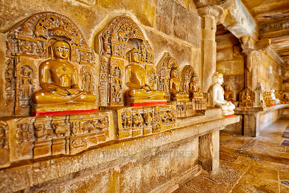 inside Chandraprabhu Jain Temple