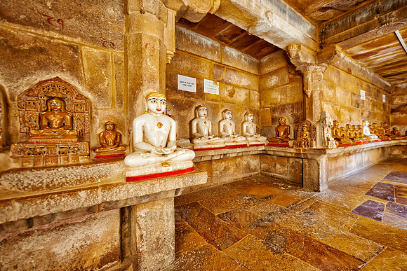 inside Chandraprabhu Jain Temple
