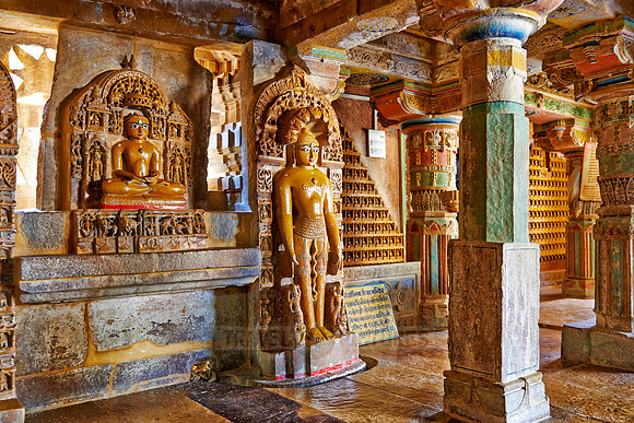 inside Chandraprabhu Jain Temple