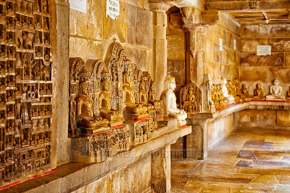 inside Chandraprabhu Jain Temple