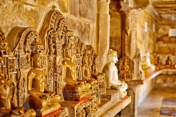inside Chandraprabhu Jain Temple