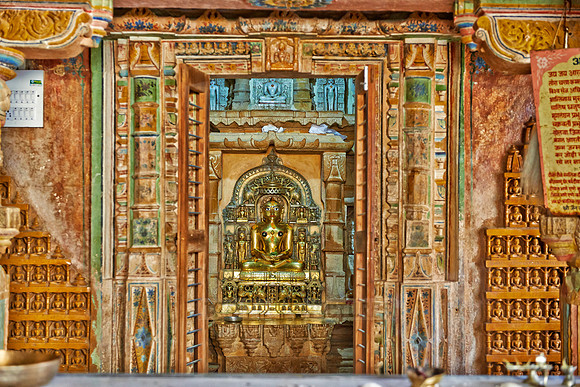 inside Chandraprabhu Jain Temple