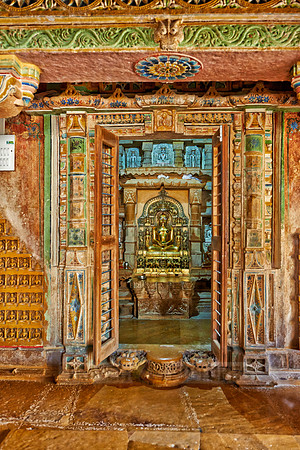 inside Chandraprabhu Jain Temple