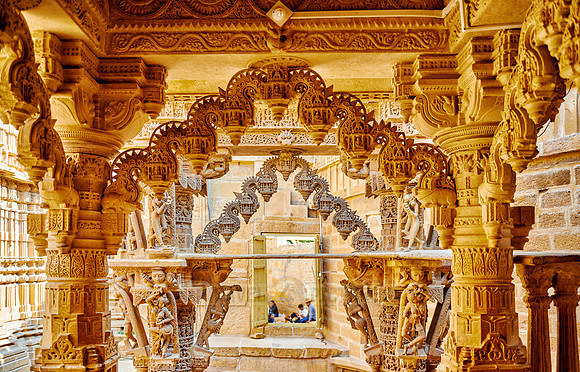 inside Chandraprabhu Jain Temple
