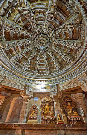 inside Chandraprabhu Jain Temple