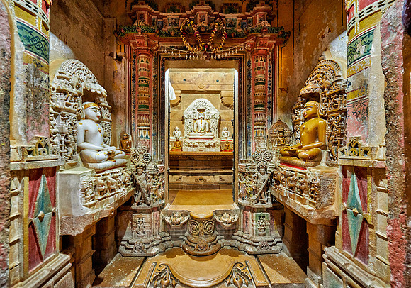 inside Chandraprabhu Jain Temple