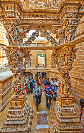 inside Chandraprabhu Jain Temple