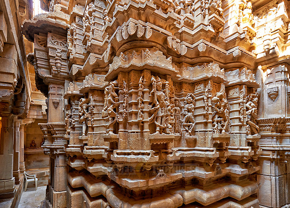 inside Chandraprabhu Jain Temple