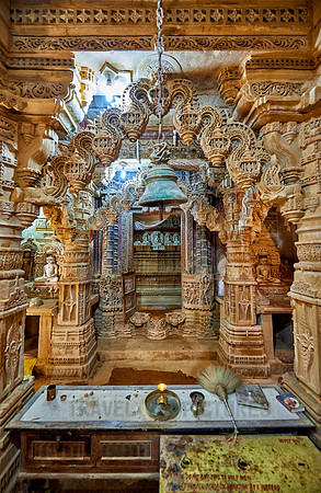 inside Chandraprabhu Jain Temple