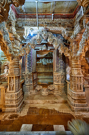 inside Chandraprabhu Jain Temple