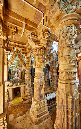 inside Chandraprabhu Jain Temple