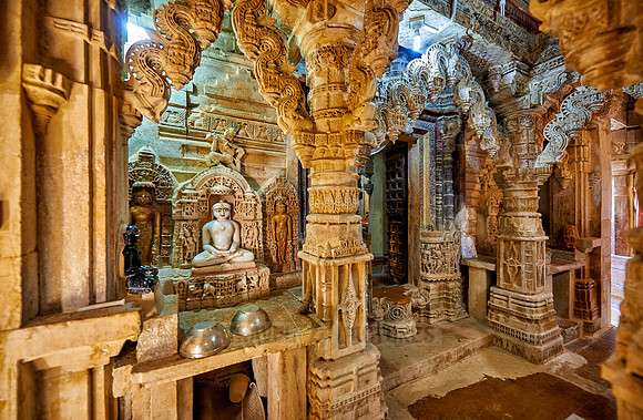 inside Chandraprabhu Jain Temple