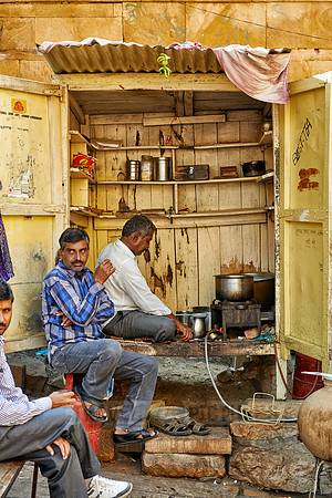 very small shop selling chay, tea in Jaisalmer