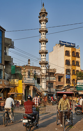 thin minaret of Masjid Qureshiyan in Jaipur