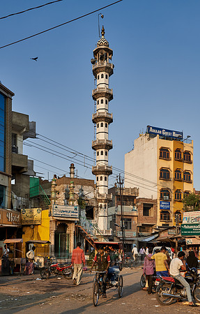 thin minaret of Masjid Qureshiyan in Jaipur