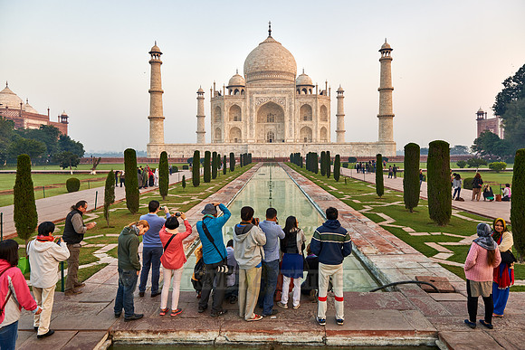 tourists in front of Taj Mahal