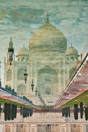 reflection of Taj Mahal
