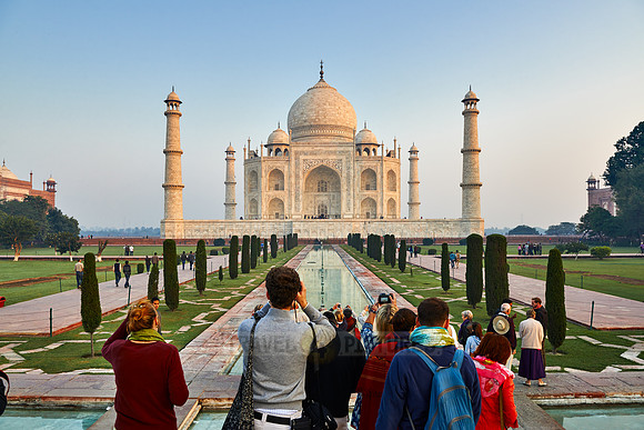 tourists in front of Taj Mahal