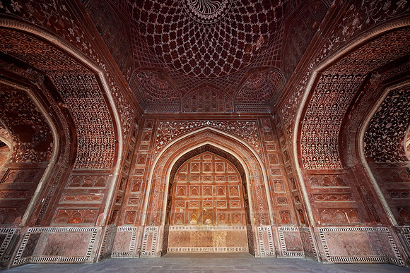 Archways and ornamentaion in Mehmaan Khana