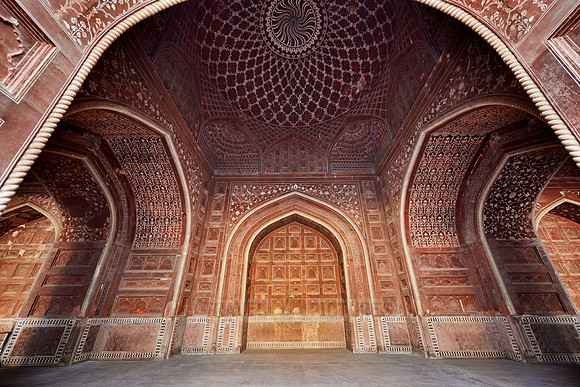 Archways and ornamentaion in Mehmaan Khana