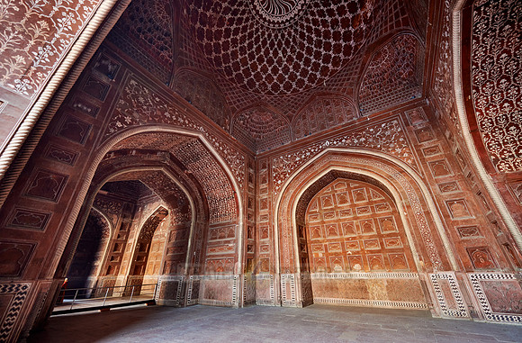 Archways and ornamentaion in Mehmaan Khana
