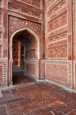 Archway and ornamentaion in Mehmaan Khana