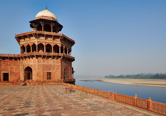 Kau Ban Mosque at Taj Mahal