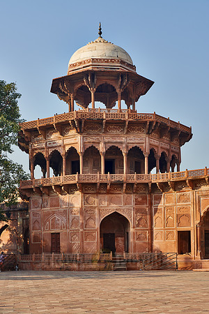 Kau Ban Mosque at Taj Mahal