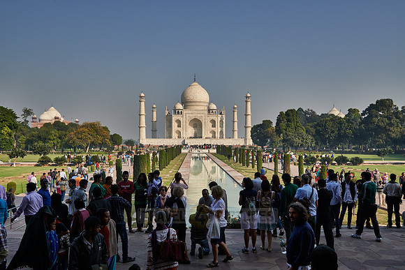 tourists in front of Taj Mahal