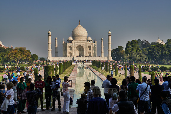 tourists in front of Taj Mahal