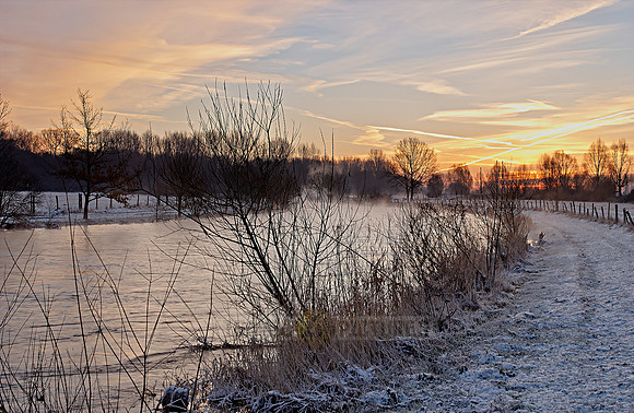 landscape shots of the Roer River in winter