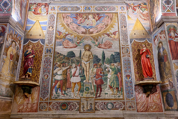 Innenaufnahme mit Fresken der Duomo di Santa Maria Assunta, San Gimignano  | The interior of the Collegiata di Santa Maria Assunta. Duomo Cathedral,  San Gimignano|