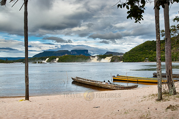 boats in front of waterfalls in lagoon of Canaima