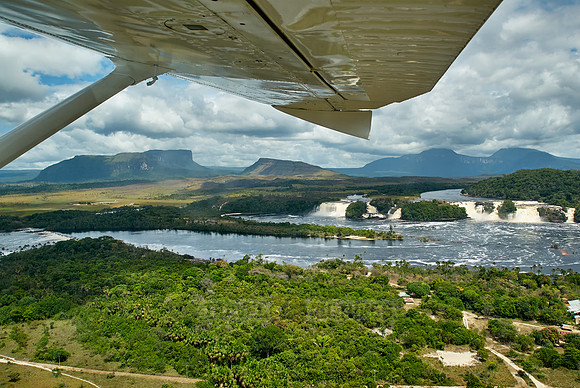 lagoon of Canaima from aircraft