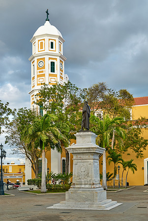 PLAZA BOLIVAR in historic city centre of Ciudad Bolivar