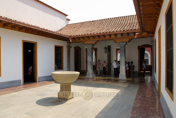 inner courtyard of Casa Natal del Libertador